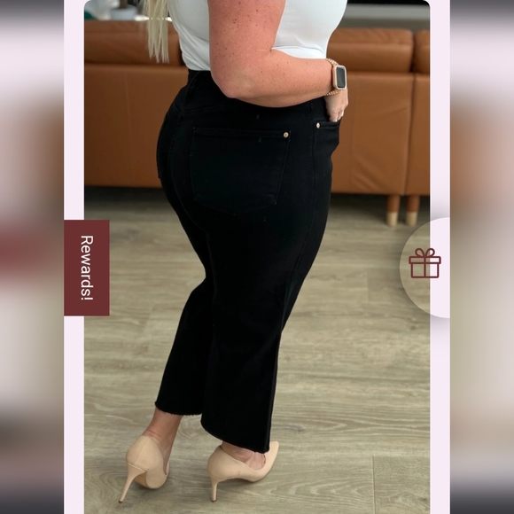 Judy Blue BLACK Tummy Control Raw Hem Wide Leg Cropped Jeans - Picture 10 of 14